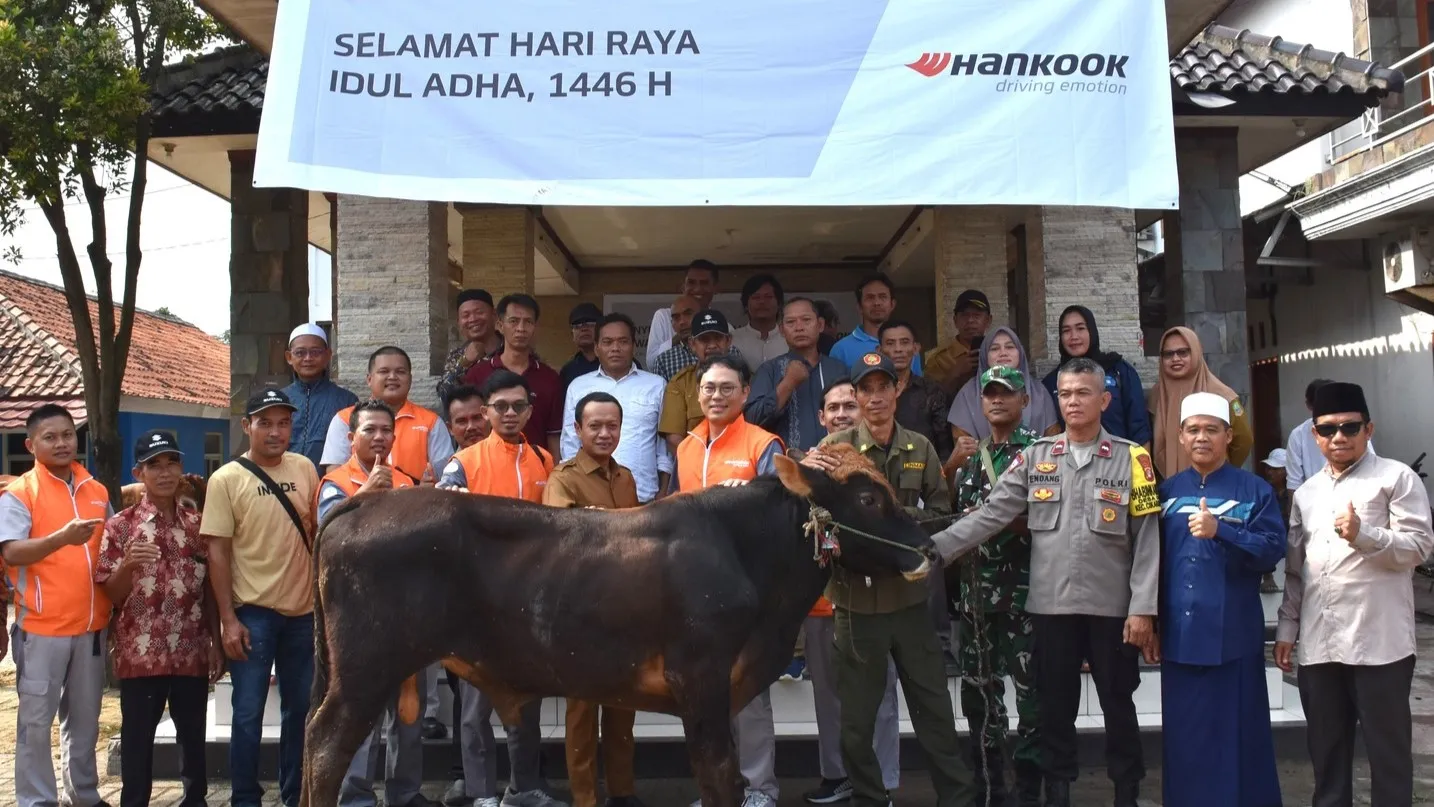 Hankook Tire donates cows and lambs for Eid al-Adha in Cicau Village