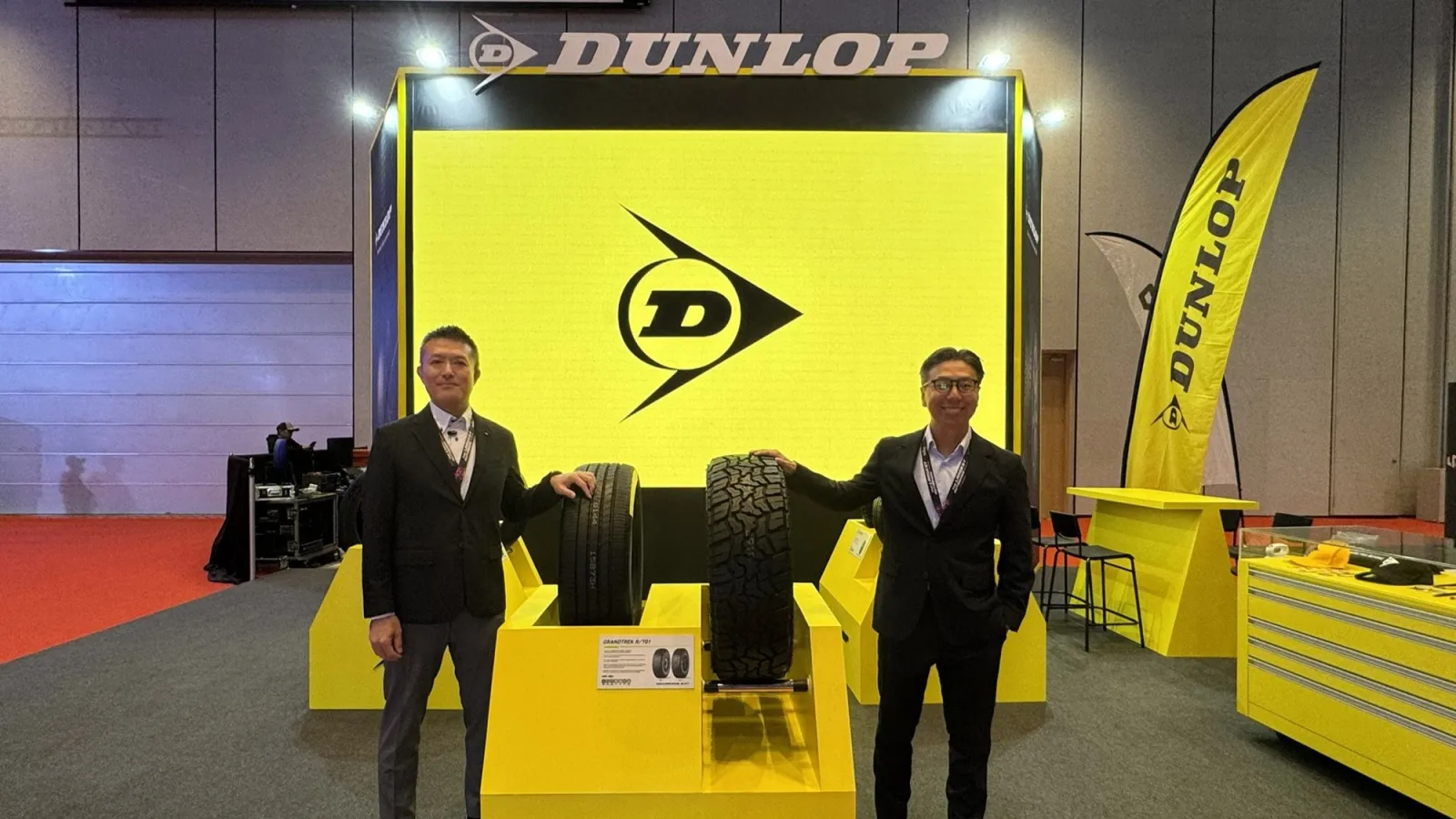 Takehiko Asai, Managing Director of Sumitomo Rubber Industries ASEAN (left) and Marcus Lim, Managing Director of Toyotsu Binter Malaysia Sdn Bhd (right) at Malaysia Autoshow 2026.
