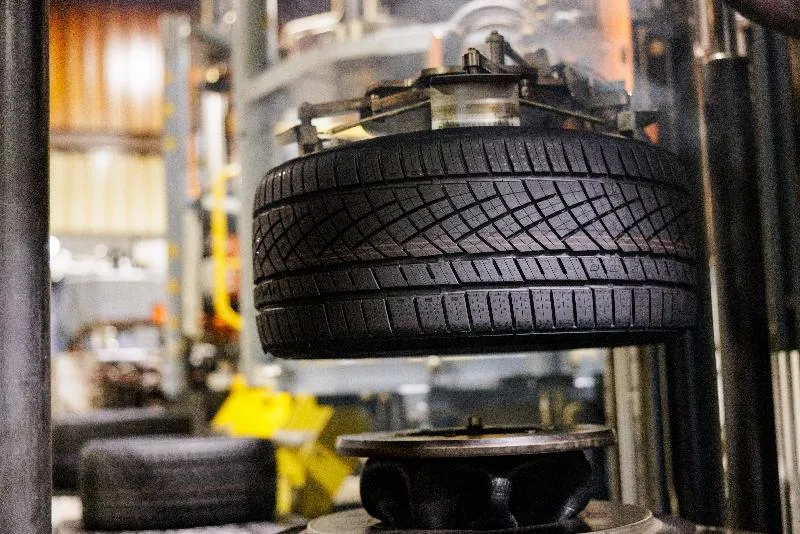 Production of ultra-high-performance tyres at Continental in Korbach. (Photo: Continental)